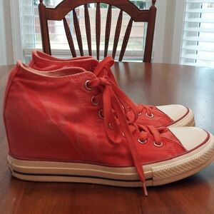 CONVERSE WEDGE ALL STAR CHUCK TAYLOR DISTRESSED RED  Sz 9